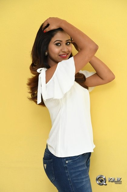 Manali-Rathod-Interview-About-Fashion-Designer-Movie